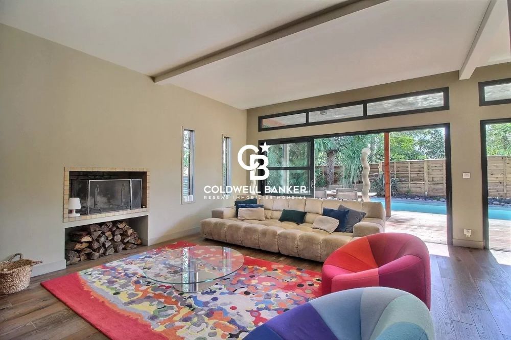 Maison en bois 4 chambres avec piscine et garage à vendre Bruges