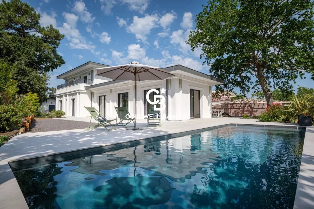 Maison à vendre à Arcachon – villa art déco récente avec piscine, ascenseur et jardin arboré