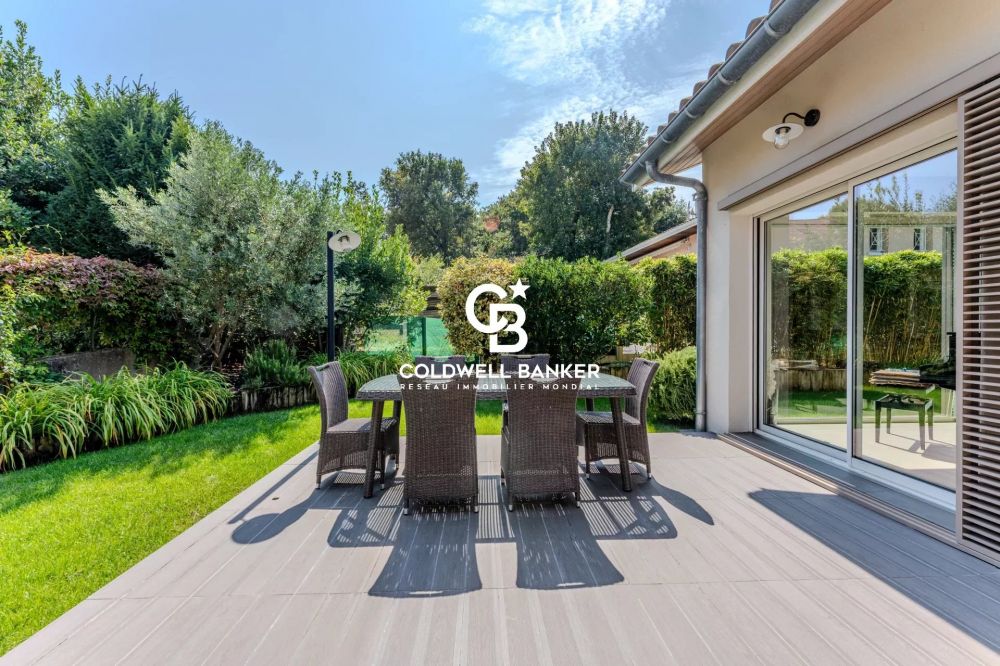 Maison à vendre à Arcachon – villa de 200 m² au calme, proche plage et commerces, double garage