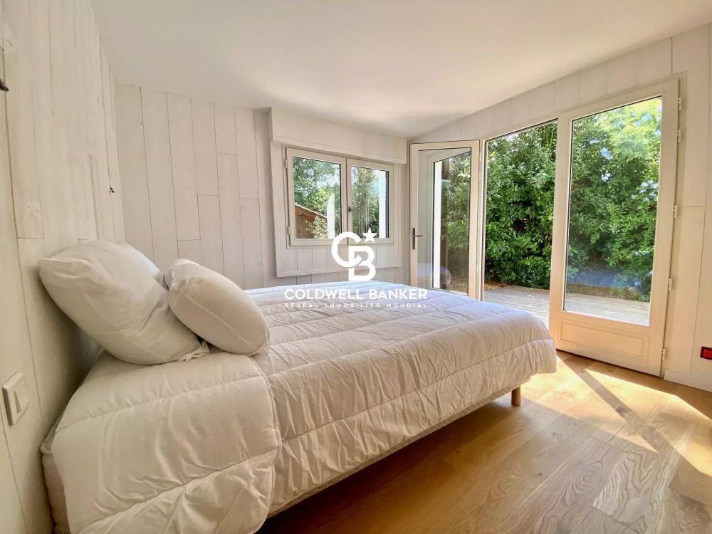 Maison à vendre au Cap Ferret – grande villa rénovée avec piscine à Piraillan