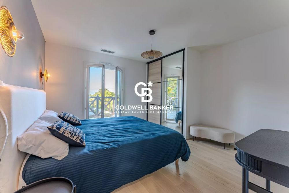 Villa rénovée à vendre à Pyla sur Mer - vue bassin, 5 chambres, piscine