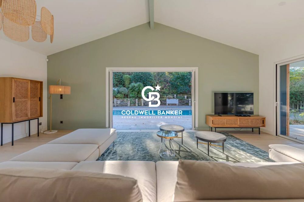 Villa rénovée à vendre à Pyla sur Mer - vue bassin, 5 chambres, piscine