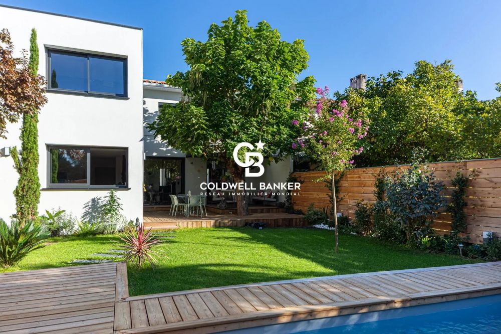 Maison familiale rénovée avec piscine, jardin et garage au cœur du Bouscat