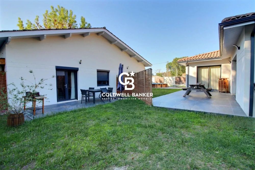 Maison à vendre à Salles – contemporaine avec dépendance aménagée et piscine