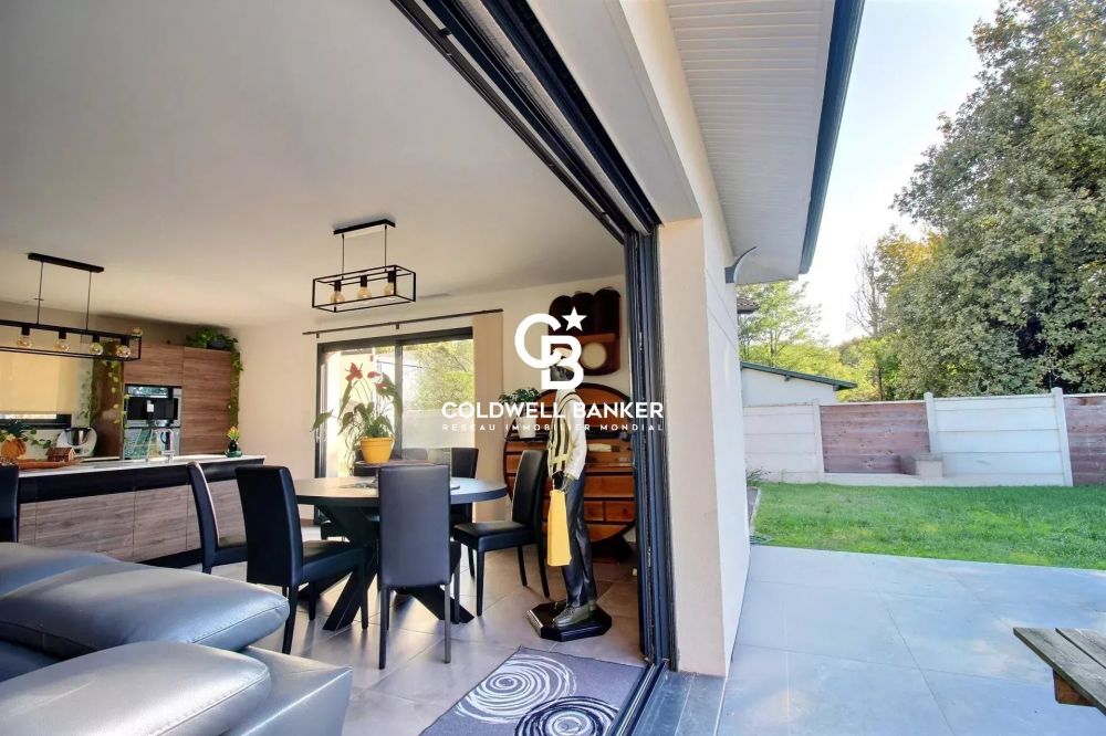 Maison à vendre à Salles – contemporaine avec dépendance aménagée et piscine