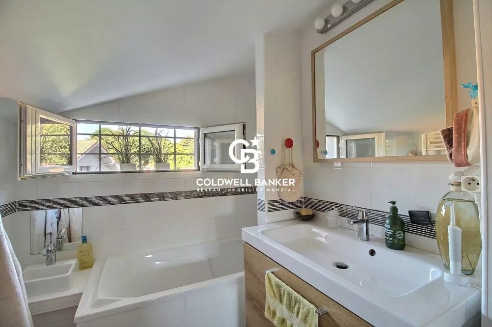 Maison rénovée 4 chambres proche commodités et bassin - Taussat 