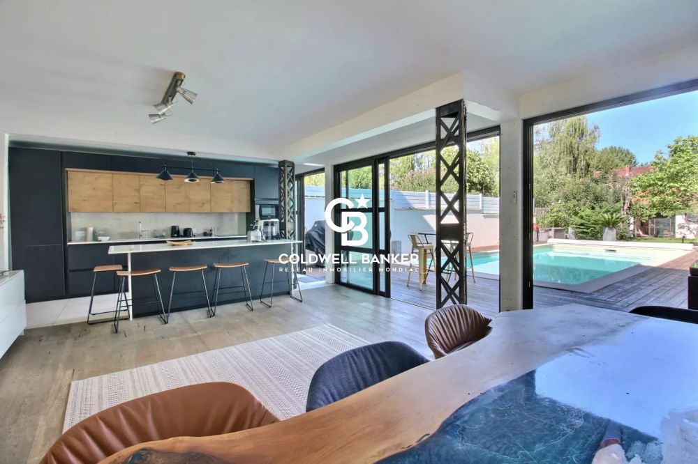 Maison à vendre à Bordeaux Chartrons - 5 chambres avec jardin, piscine et garage