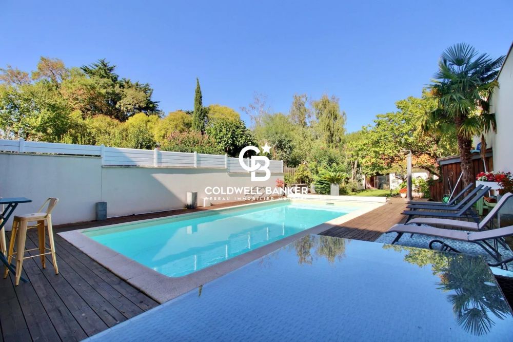 Maison à vendre à Bordeaux Chartrons - 5 chambres avec jardin, piscine et garage
