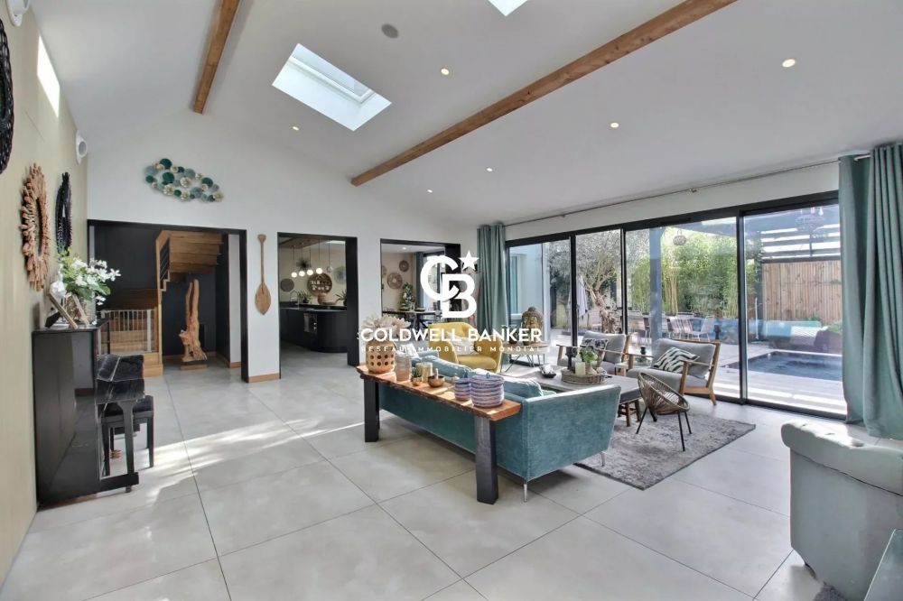 Maison familiale à vendre au Bouscat centre - 290 m² rénovés, jardin et piscine