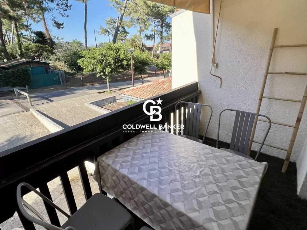 Appartement à vendre au Cap Ferret – centre-ville avec piscine, terrasse et accès plage