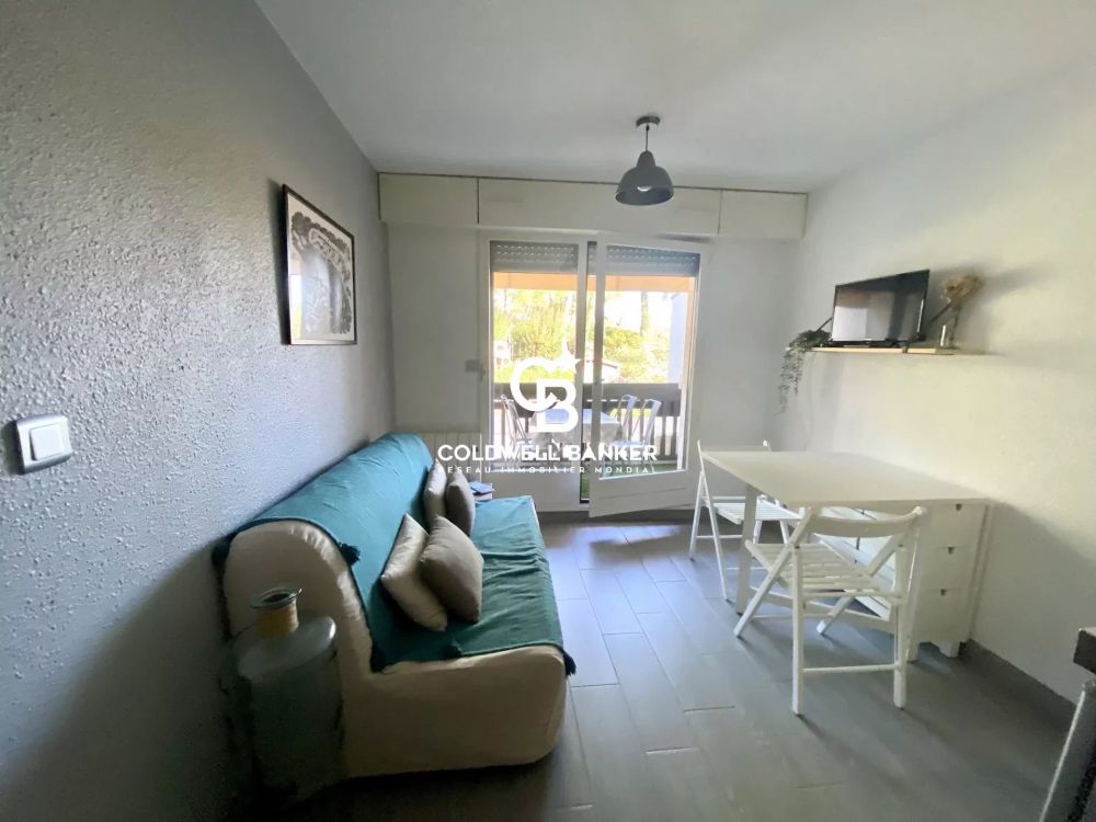 Appartement à vendre au Cap Ferret – centre-ville avec piscine, terrasse et accès plage