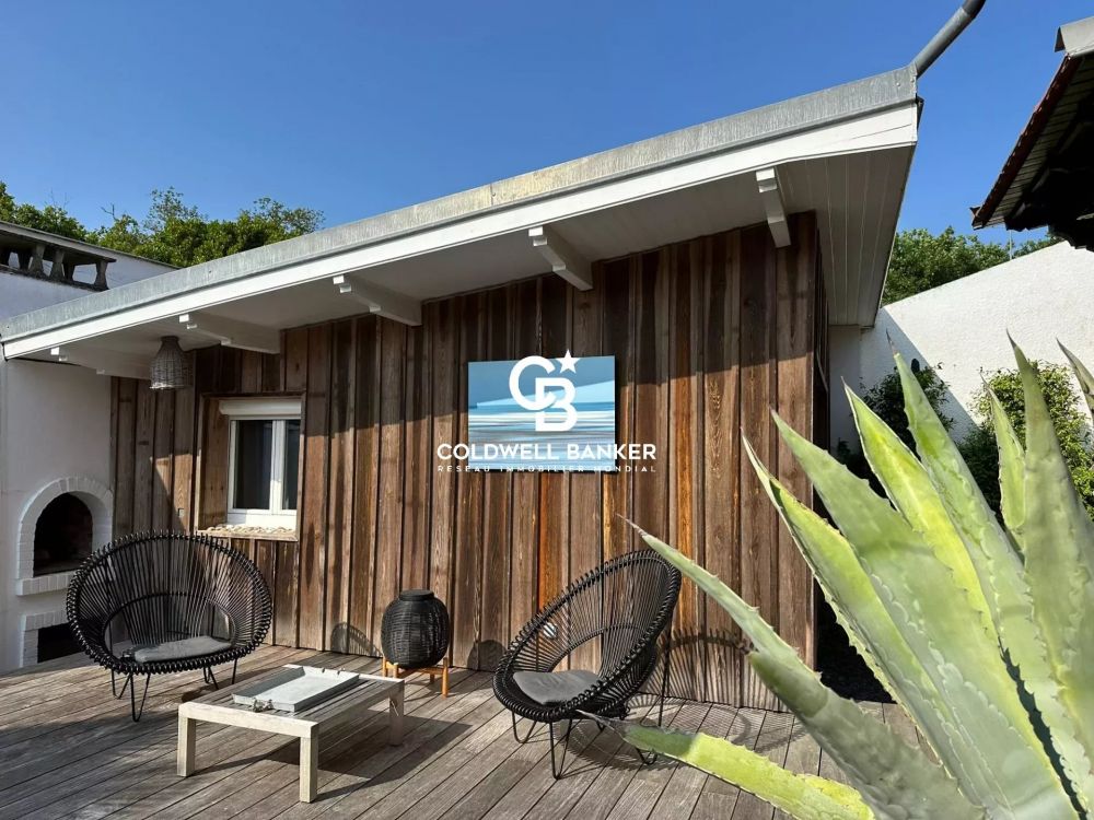 Charmante cabane en bois rénovée avec piscine à vendre Village du Petit Piquey