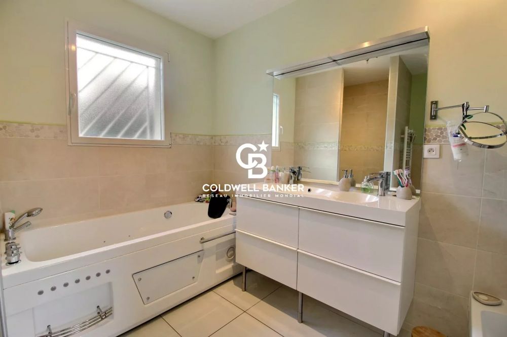 Spacieuse villa avec piscine et grand terrain à vendre Audenge