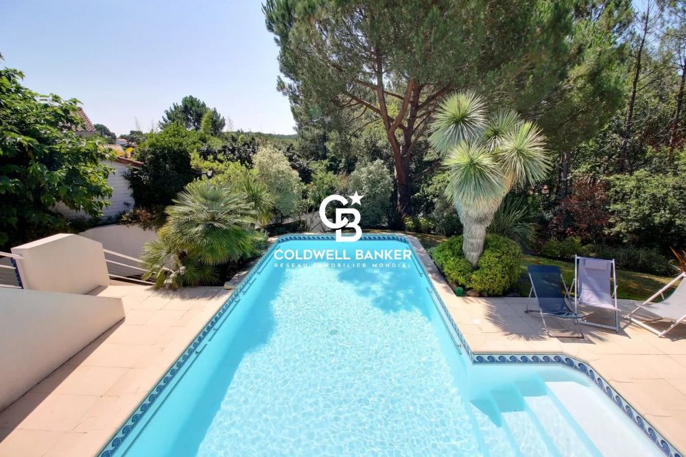 Maison à vendre à La Teste-de-Buch Portes de l'océan – maison d’architecte de 200 m² avec piscine, terrasses et grand garage