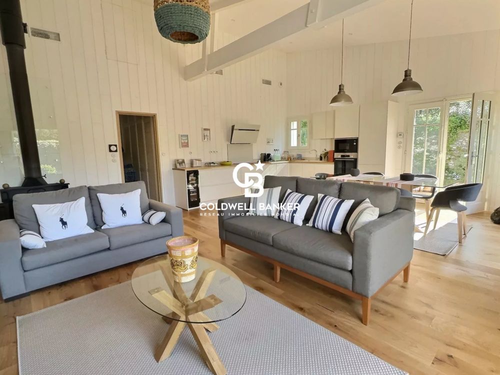 Maison à vendre au Cap Ferret – villa rénovée à deux pas de l’océan avec jardin paysagé et 4 chambres