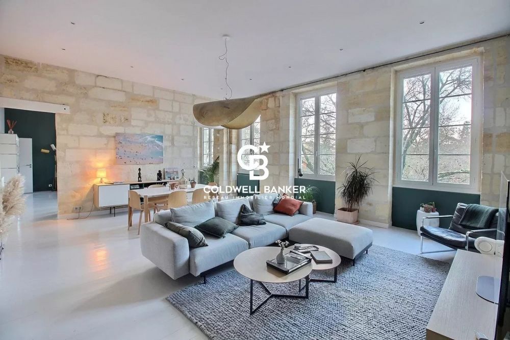 Appartement à vendre à Bordeaux centre – vue sur Jardin Public, prestations anciennes et 2 chambres