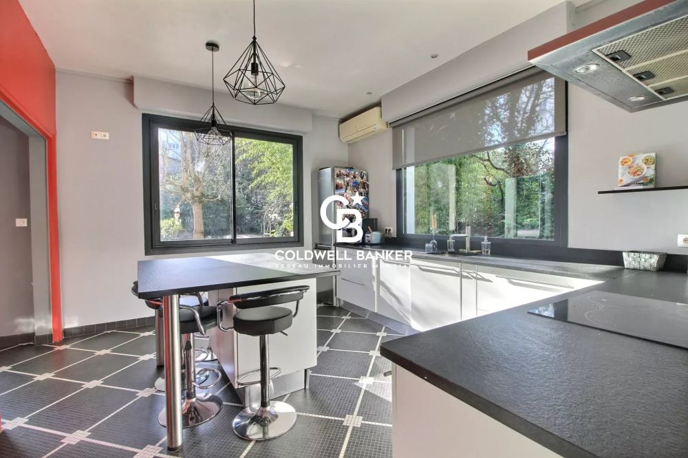 Maison familiale avec piscine, grand jardin et double garage Le Bouscat 