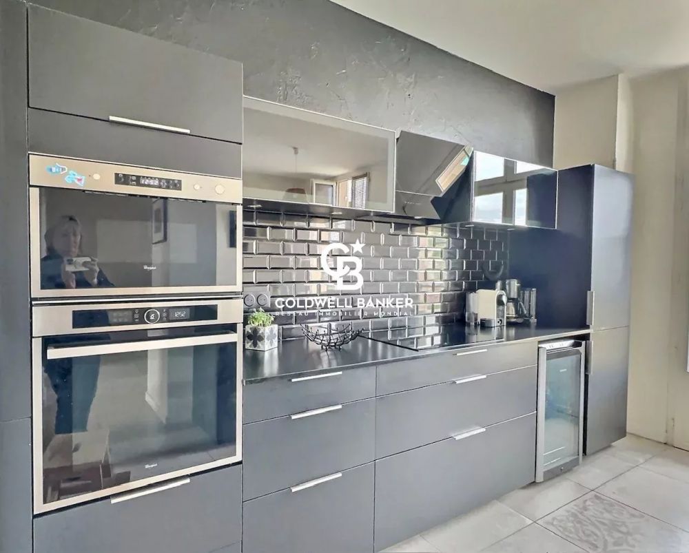 Maison à vendre à Le Bouscat – 4 chambres, piscine, garage, proche tram et commerces