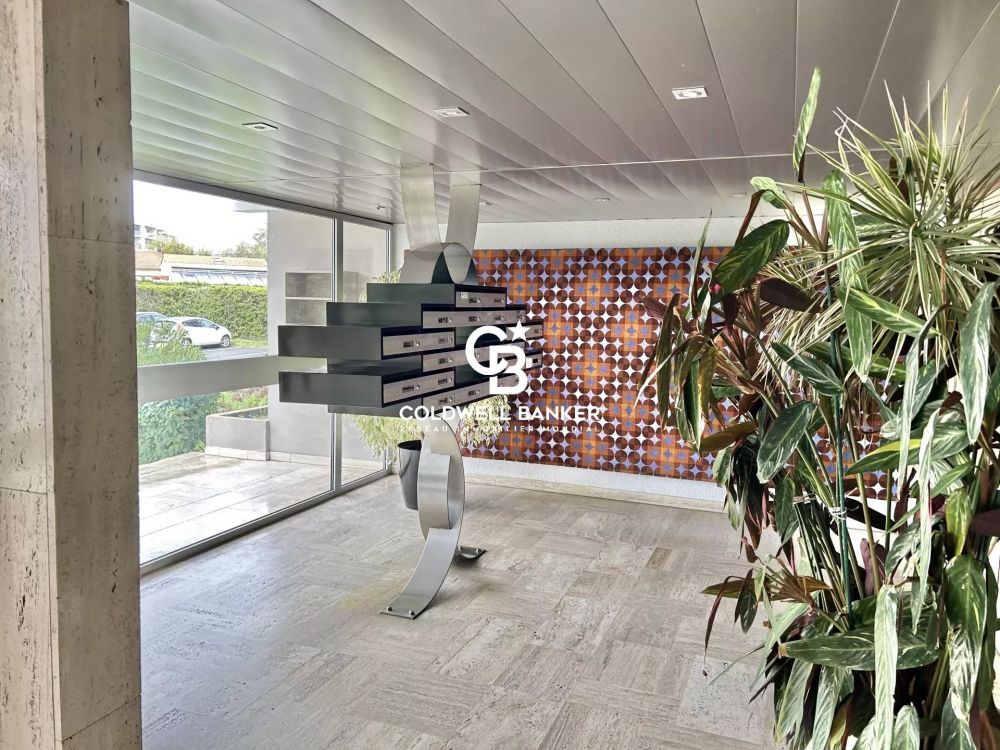 Appartement T3/T4 avec balcons et parking - Bordeaux Caudéran Centre Stéhélin