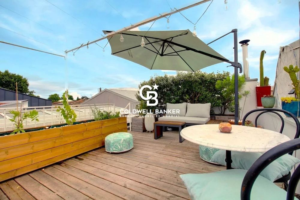 Maison à vendre à Bordeaux Caudéran Centre - style loft avec patio et toit-terrasse