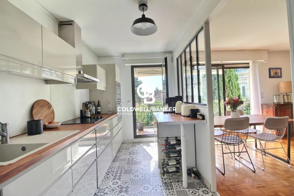 Appartement T3 avec terrasse et parking à vendre Quarrtierr Saint Seurin / Fondaudège Bordeaux