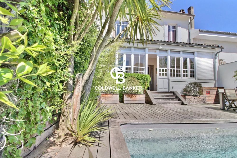 Maison d'exception 5 chambres Bordeaux - Chartrons : jardin, piscine et parking