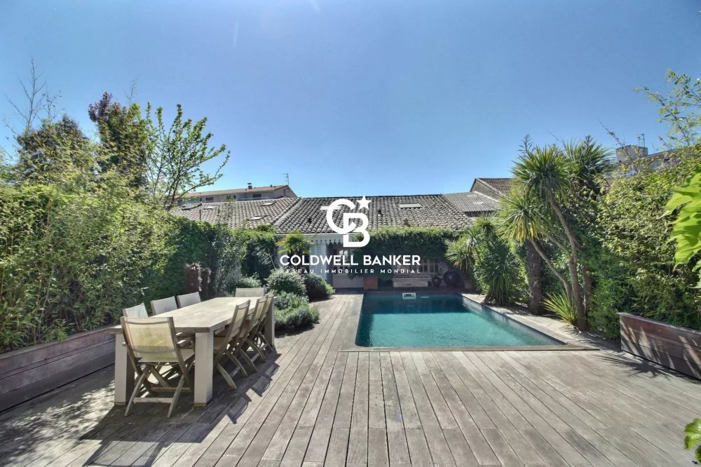 Maison d'exception 5 chambres Bordeaux - Chartrons : jardin, piscine et parking