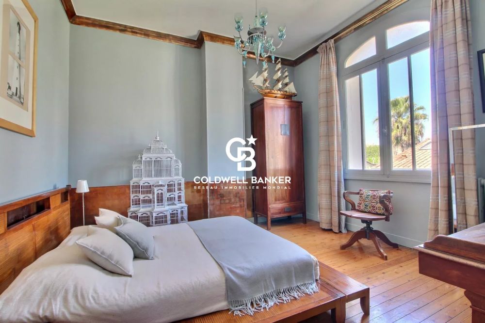 Maison d'exception 5 chambres Bordeaux - Chartrons : jardin, piscine et parking