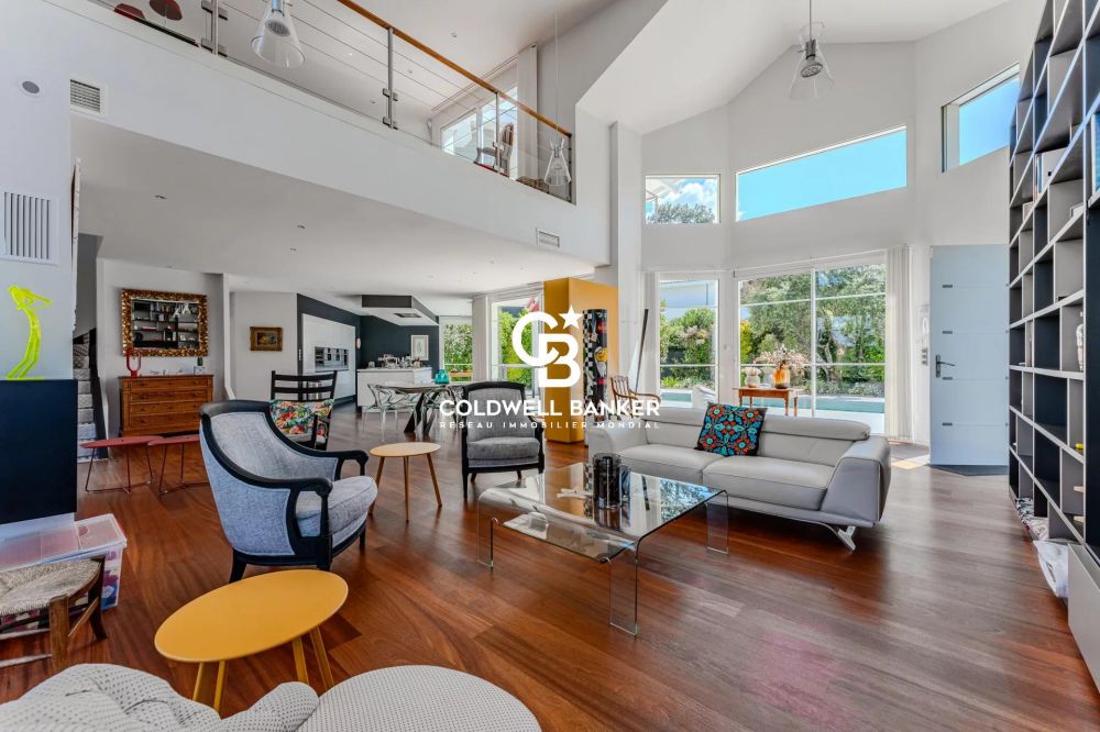 Maison d'architecte à vendre à Arcachon Abatilles - rénovée avec piscine