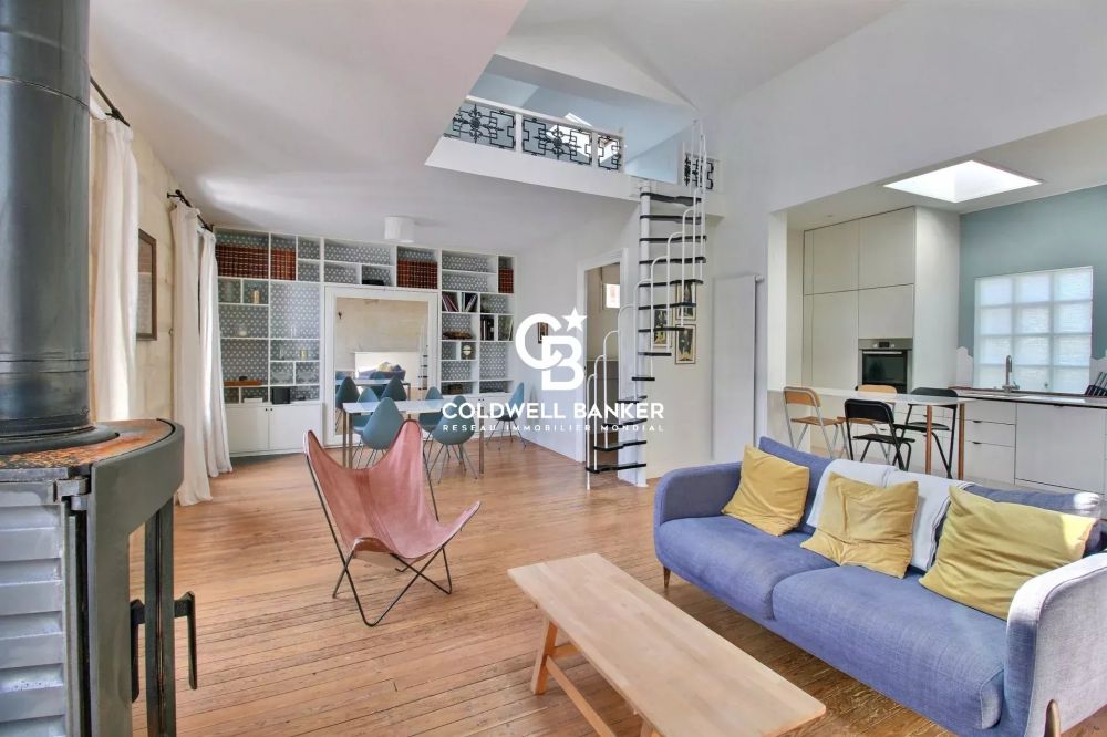 Maison à vendre Bordeaux Chartrons – prestations anciennes, 2 chambres, mezzanine et garage