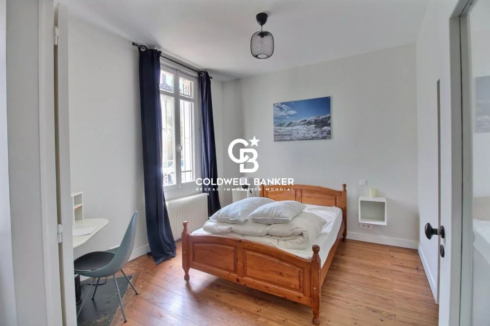 Maison à vendre Bordeaux Chartrons – prestations anciennes, 2 chambres, mezzanine et garage