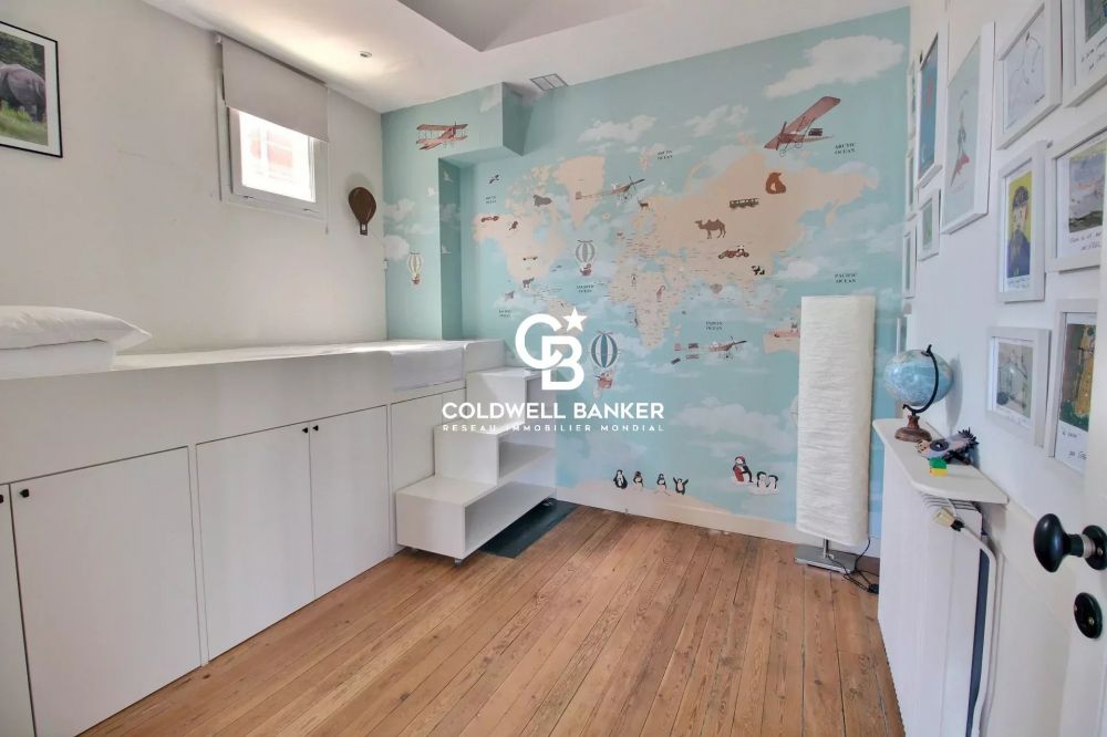 Maison à vendre Bordeaux Chartrons – prestations anciennes, 2 chambres, mezzanine et garage