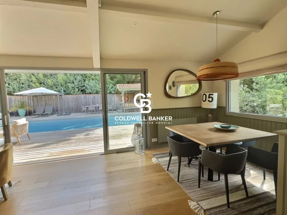 Maison à vendre au Canon Cap Ferret - rénovée avec piscine dans quartier recherché
