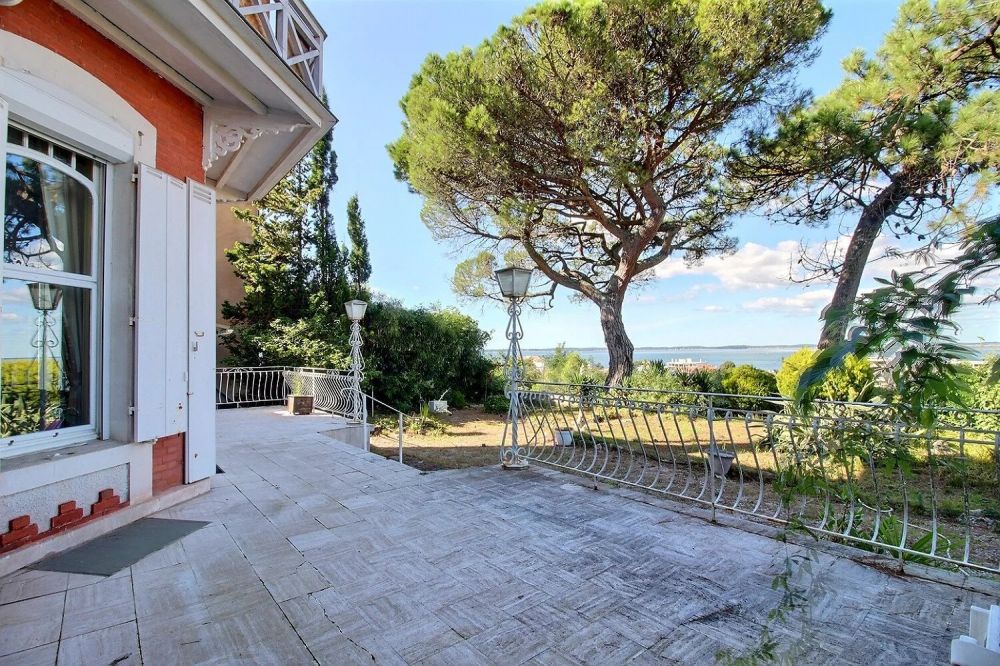 Appartement à vendre Arcachon Ville d'Hiver - vue Bassin, jardin privatif et garage double