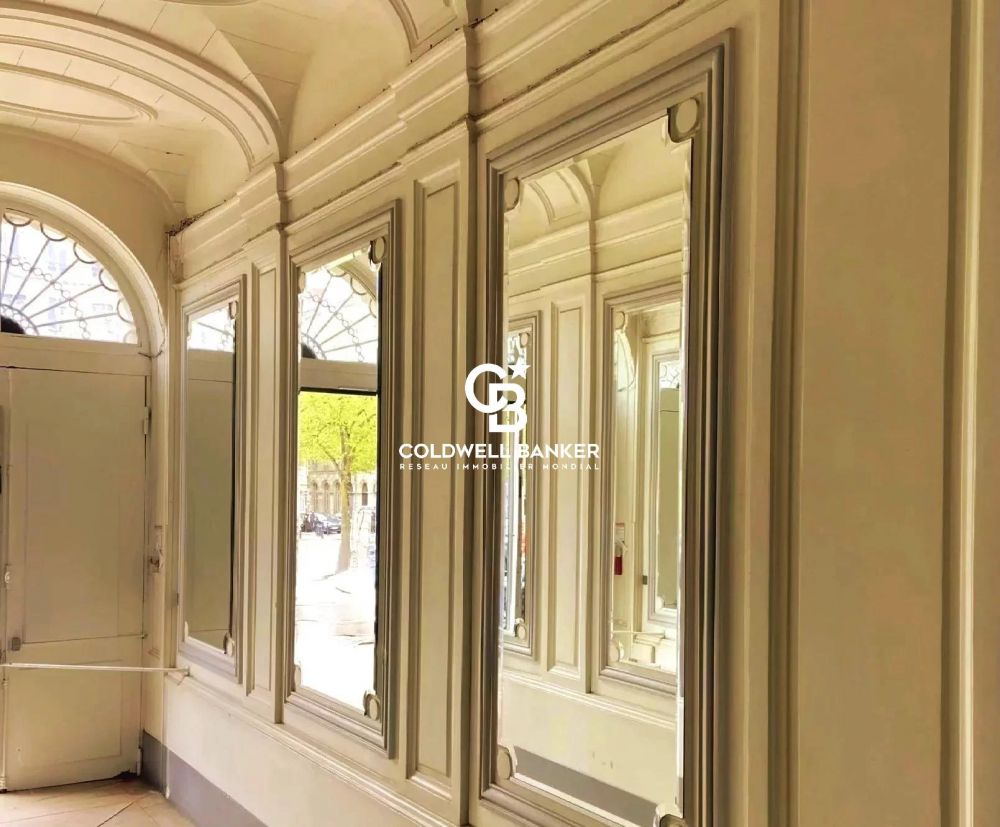 Appartement avec ascenseur dans un immeuble bourgeois Bordeaux - Triangle d’Or