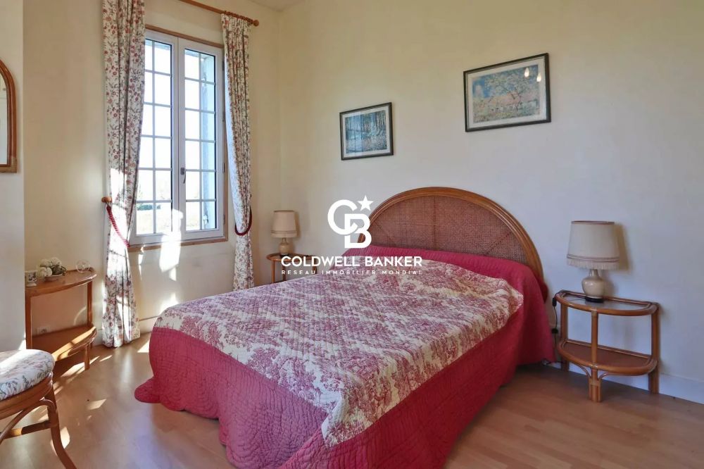 Maison de maître avec piscine, gîte, appartement et dépendances - Proche Bergerac