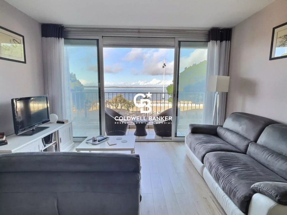 Appartement à vendre à Arcachon – T1 bis rénové face au Bassin avec vue, garage et accès direct plage
