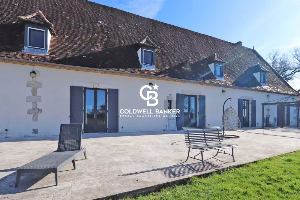 Maison à vendre Périgueux - Chartreuse du 16ème rénovée avec piscine intérieure 