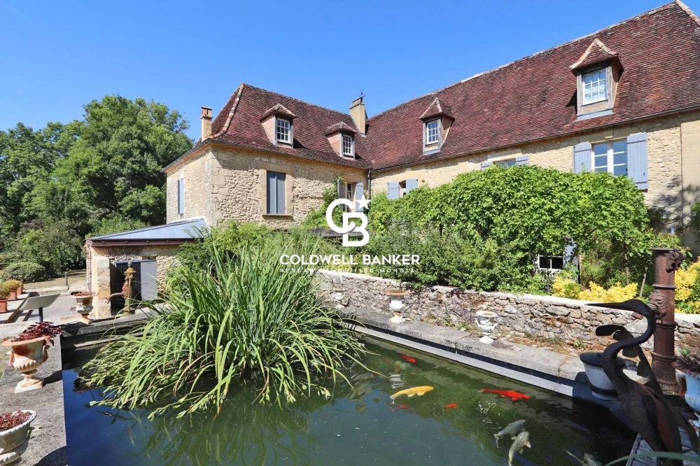Château à vendre près de Bergerac - rénové, avec dépendances, piscine, spa et source naturelle