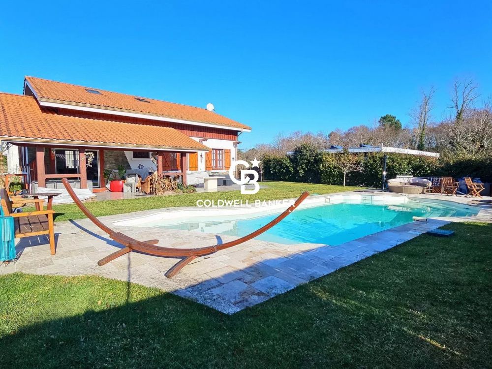 Maison à vendre à Sanguinet – familiale rénovée, piscine, 4 chambres et dépendance proche lac