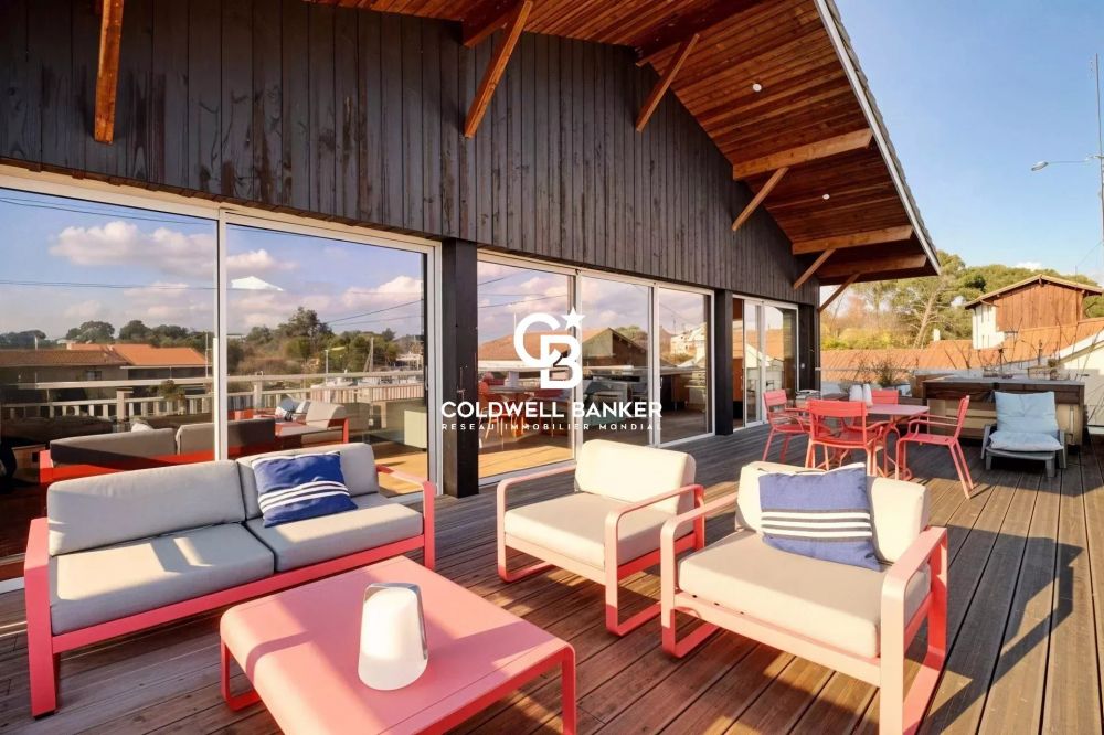 Maison à vendre à Lanton - vue bassin, architecture bois, 267 m²