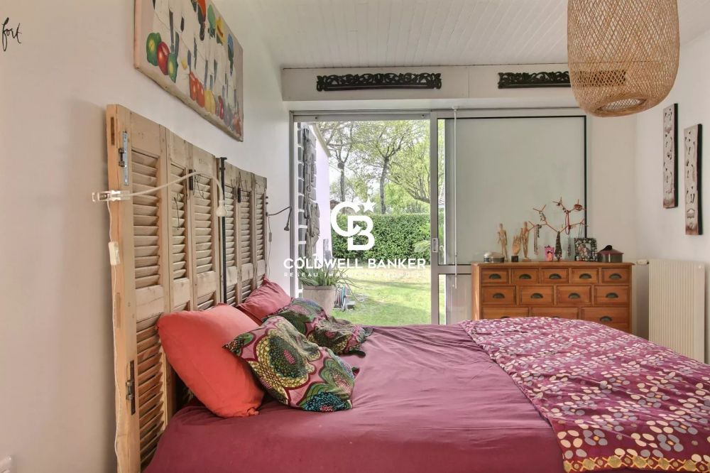 Maison contemporaine à vendre à Gujan-Mestras - vaste terrain, piscine et garage