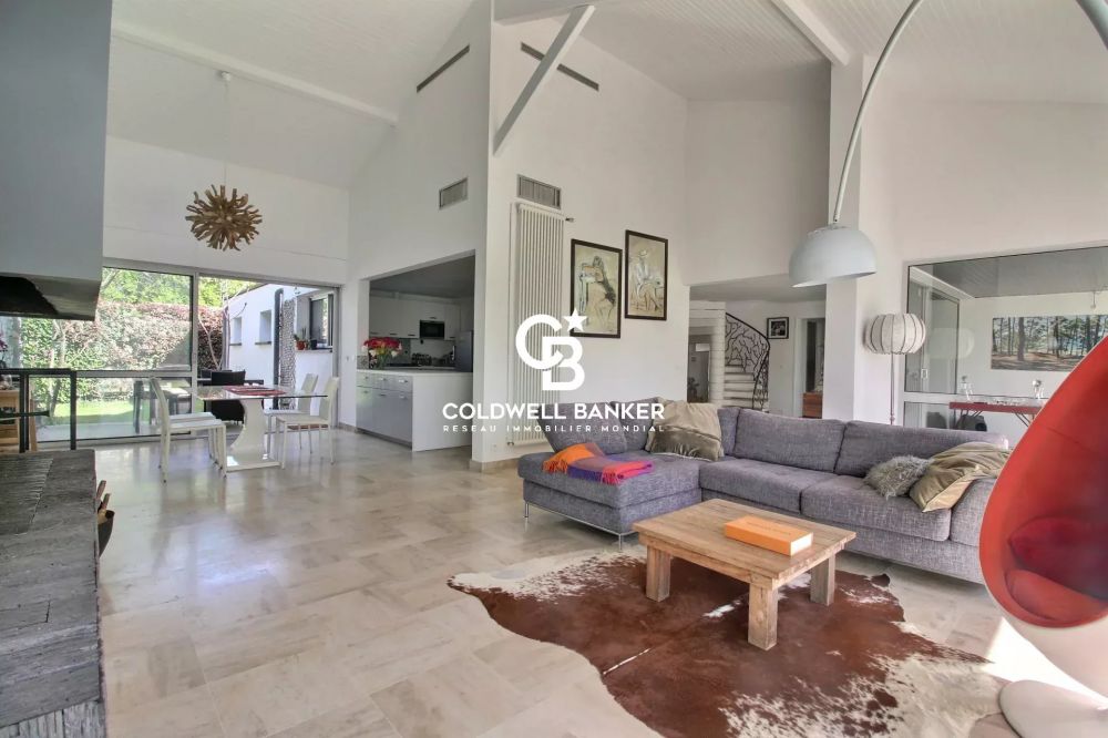 Maison contemporaine à vendre à Gujan-Mestras - vaste terrain, piscine et garage