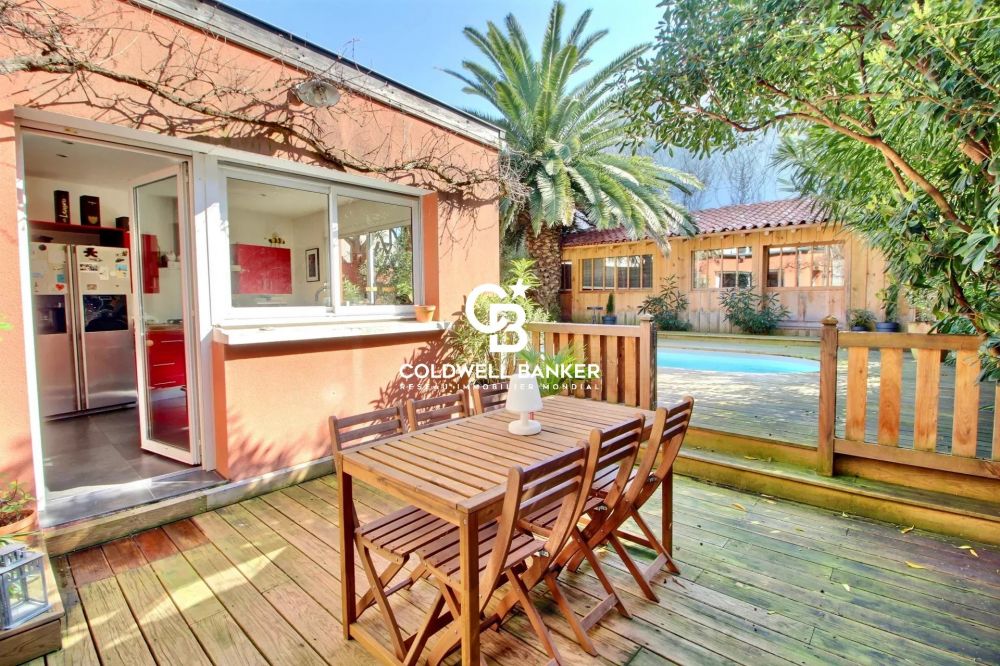 Maison à vendre aux Chartrons Bordeaux - avec jardin, piscine et dépendance