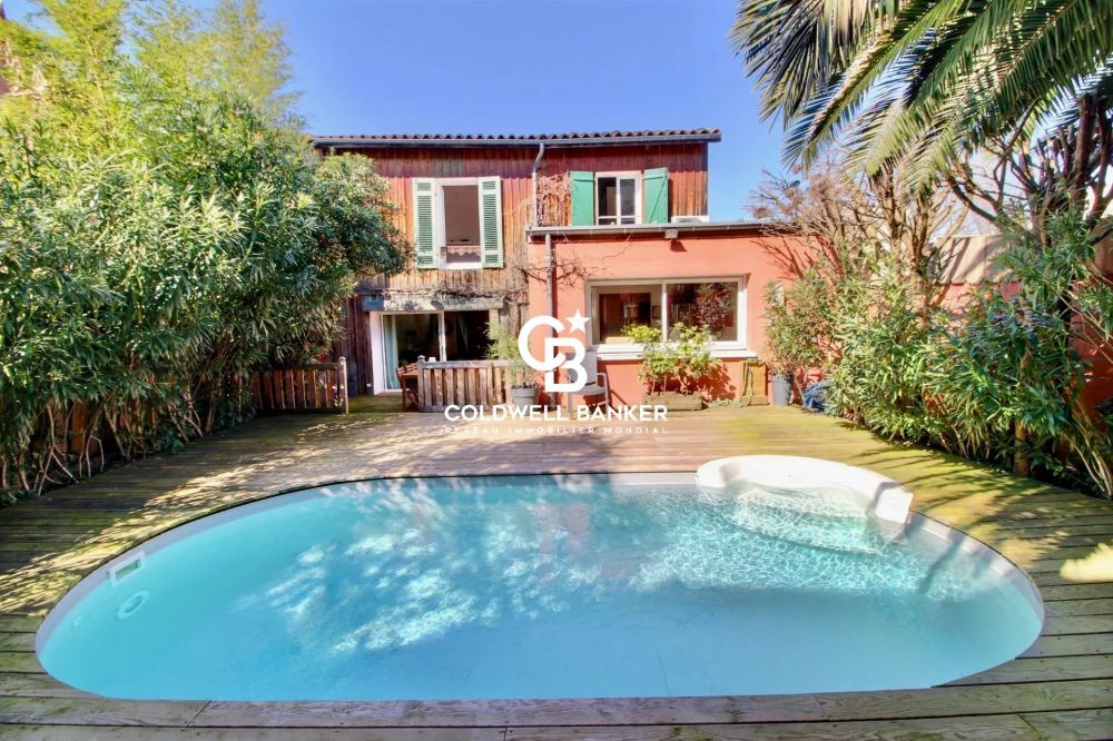 Maison à vendre aux Chartrons Bordeaux - avec jardin, piscine et dépendance