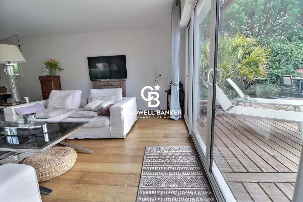 Maison contemporaine au calme à vendre Pessac : dépendance, piscine et vaste terrain