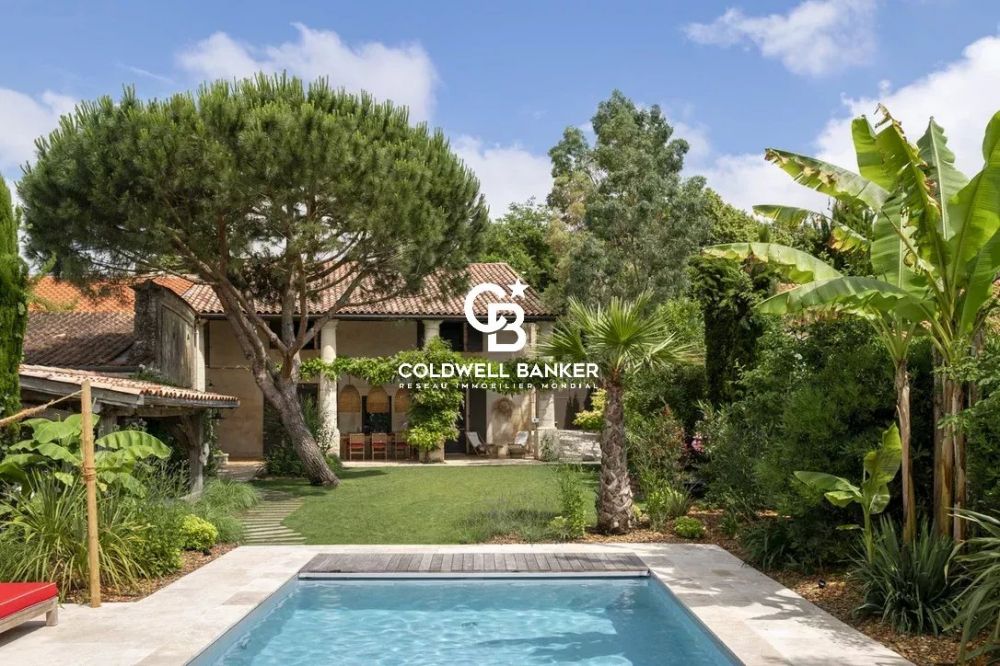 Maison rénovée de 300 m² à vendre à Eysines, proche Bordeaux : 4 chambres, jardin et piscine