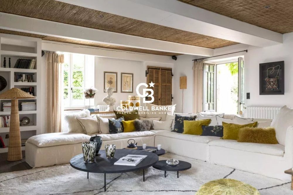 Maison rénovée de 300 m² à vendre à Eysines, proche Bordeaux : 4 chambres, jardin et piscine