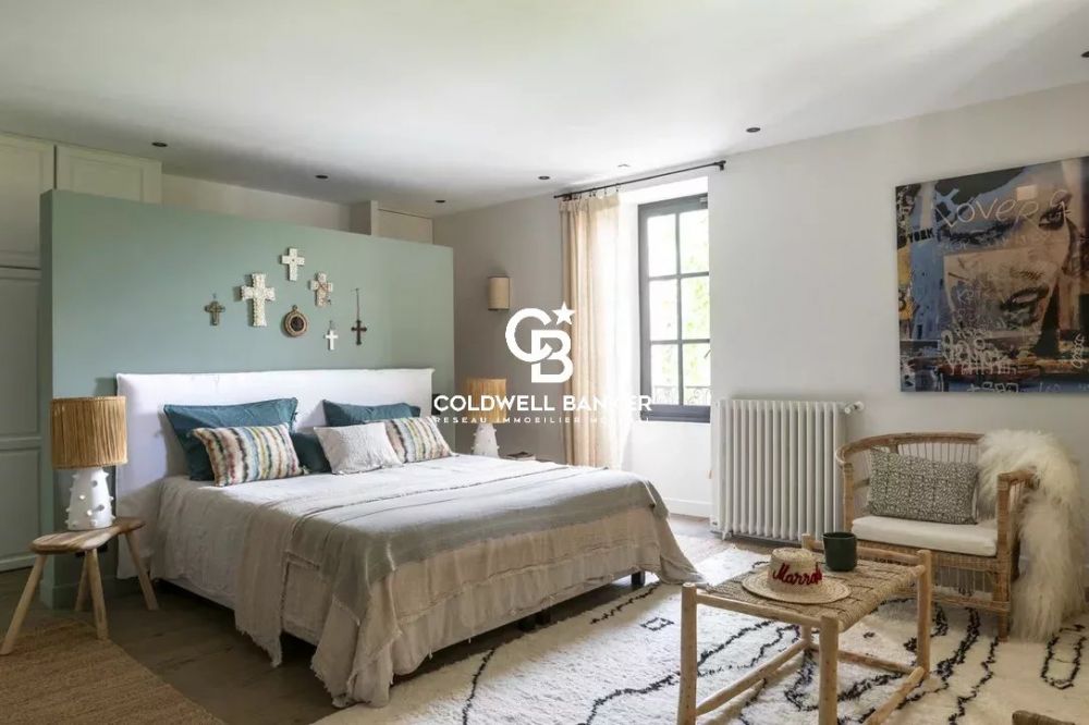 Maison rénovée de 300 m² à vendre à Eysines, proche Bordeaux : 4 chambres, jardin et piscine