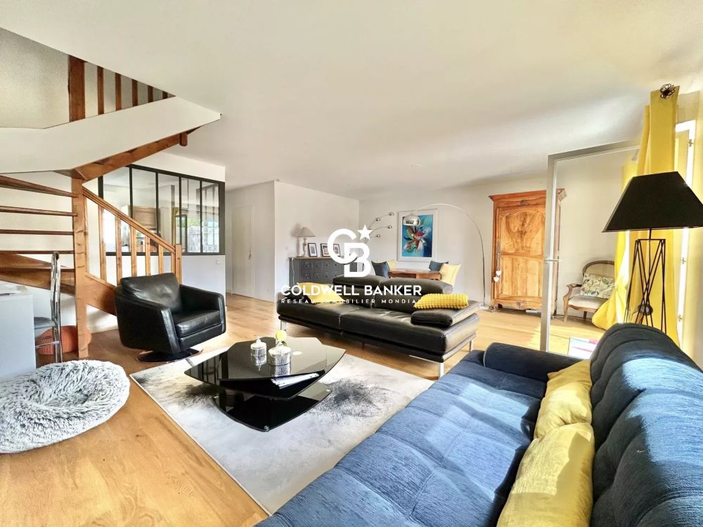 Maison contemporaine à vendre à 15 minutes de Bordeaux proche Parc Majolan à Eysines - au calme, jardin exposé sud et garage 